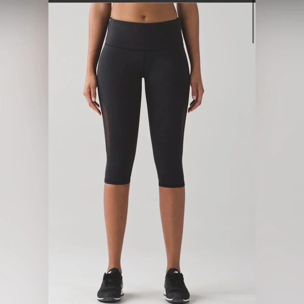 Lululemon Reveal Crop in Black. Mesh Sides. Size 12 or XL